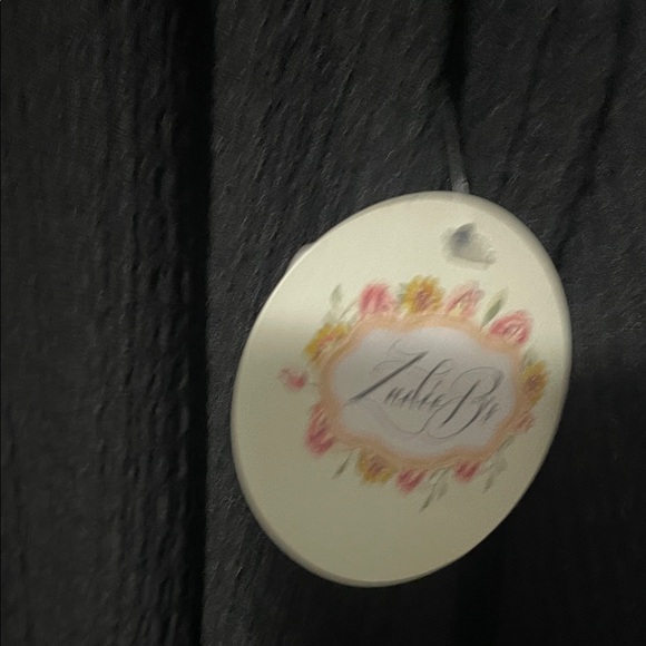 Elegant Black Button-Down Tunic - Picture 3 of 6